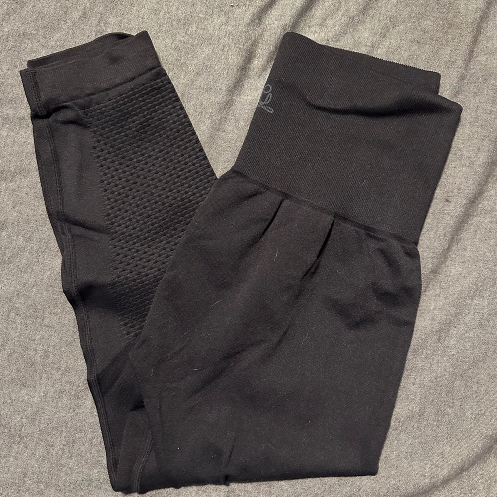 Never worn black leggings.
